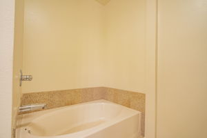 461 Country Club Dr, Simi Valley, CA 93065, USA Photo 21