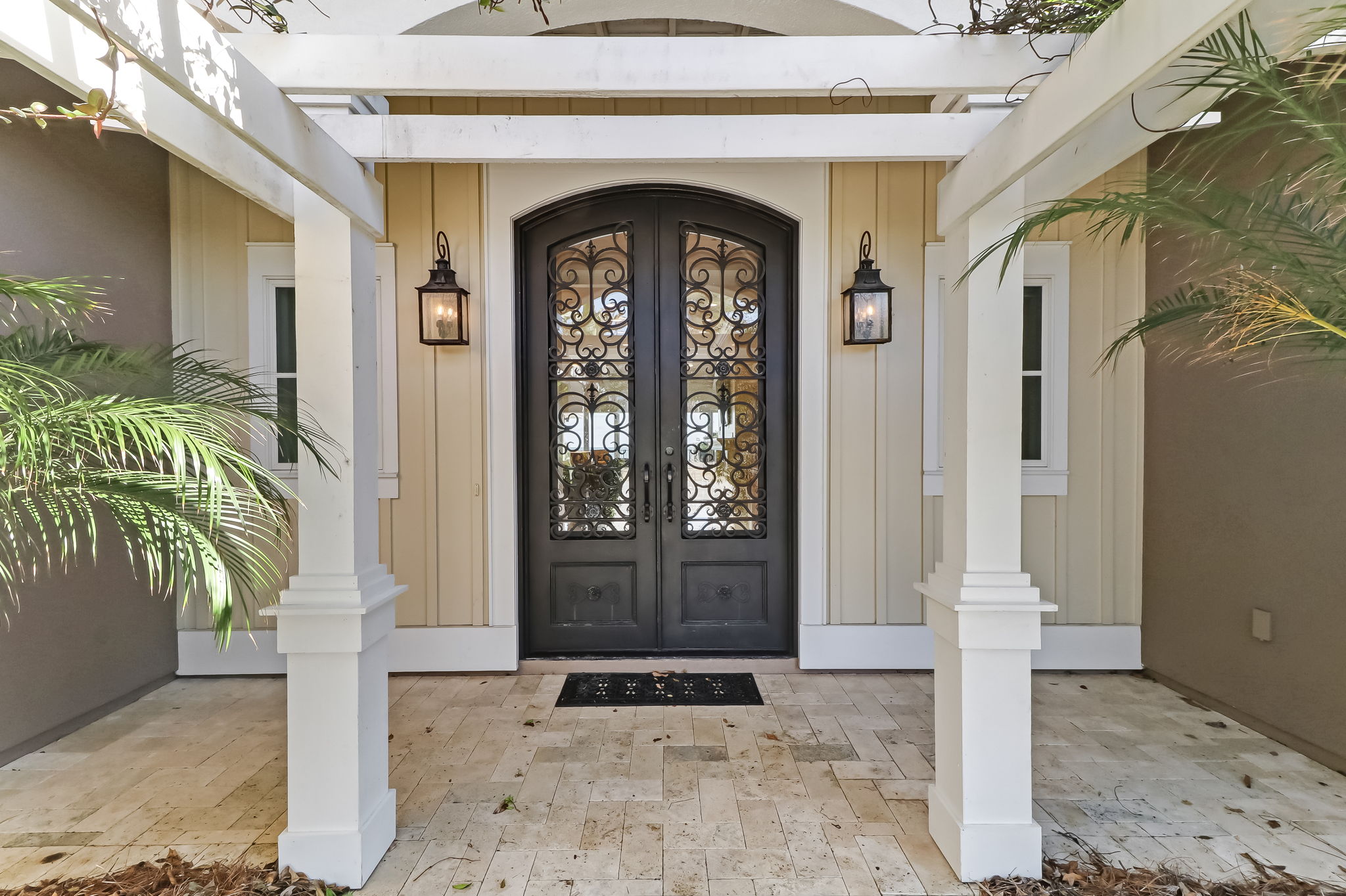 Front Porch/Entrance