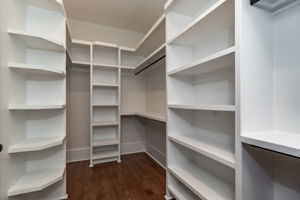 Owner's En-Suite Walk In Closet