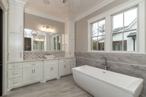 Owner's En-Suite Bath