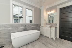 Owner's En-Suite Bath