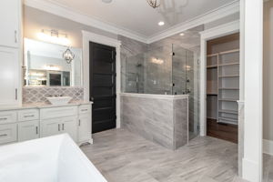 Owner's En-Suite Bath
