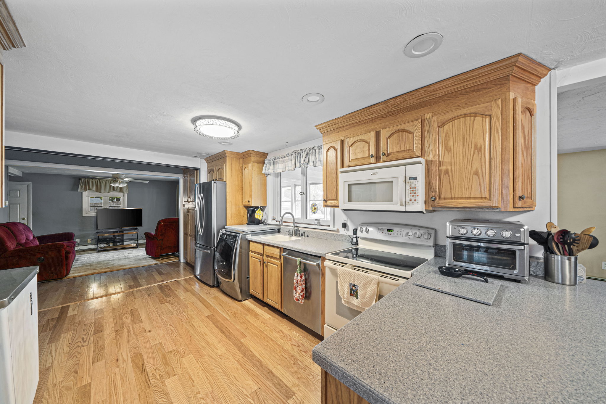 34 Spring St, Braintree, MA 02184, US Photo 4