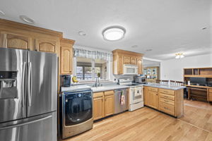 34 Spring St, Braintree, MA 02184, US Photo 2