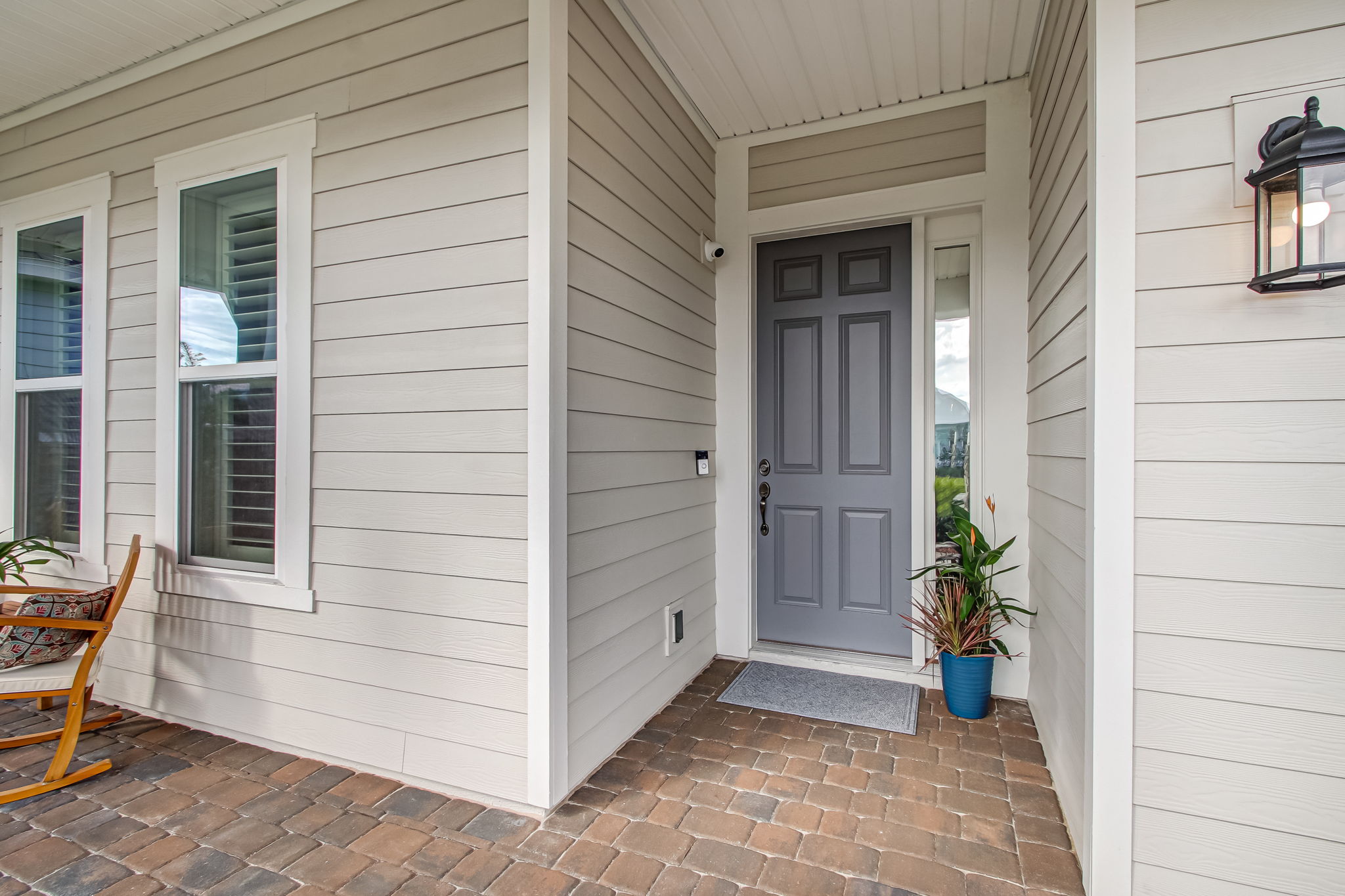Front Porch/Entrance