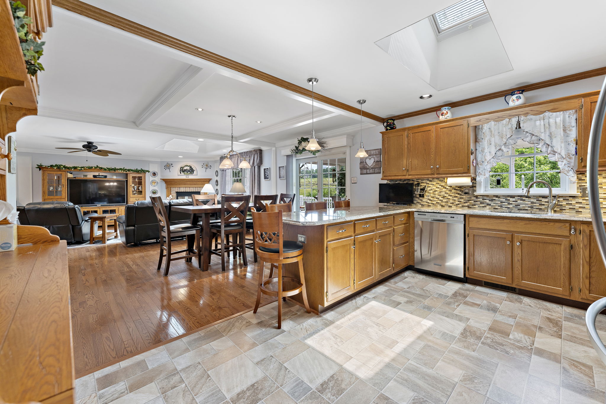 2380 Heather Ln, Gilbertsville, PA 19525 Left Bank REPS