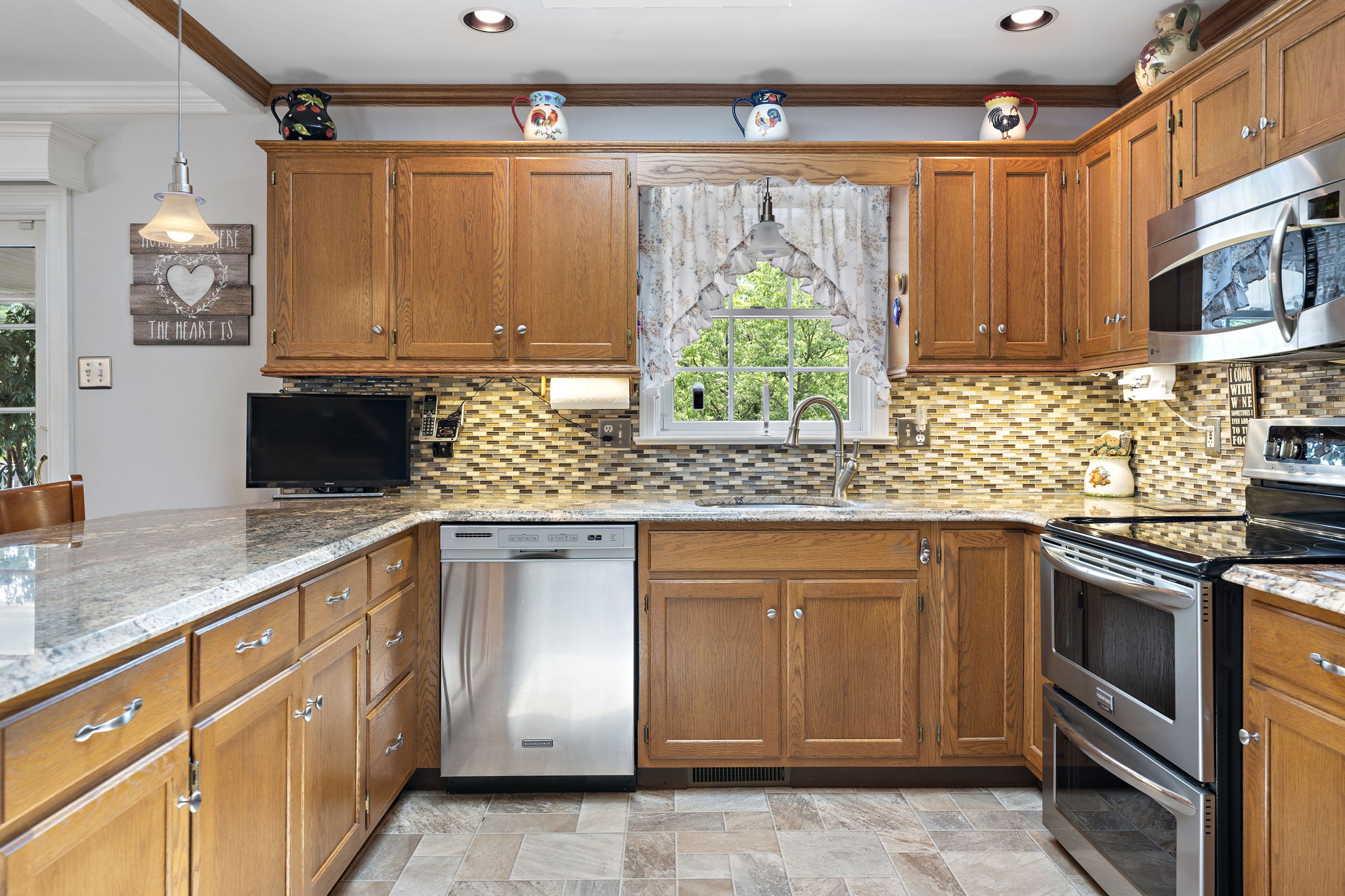 2380 Heather Ln, Gilbertsville, PA 19525 Left Bank REPS