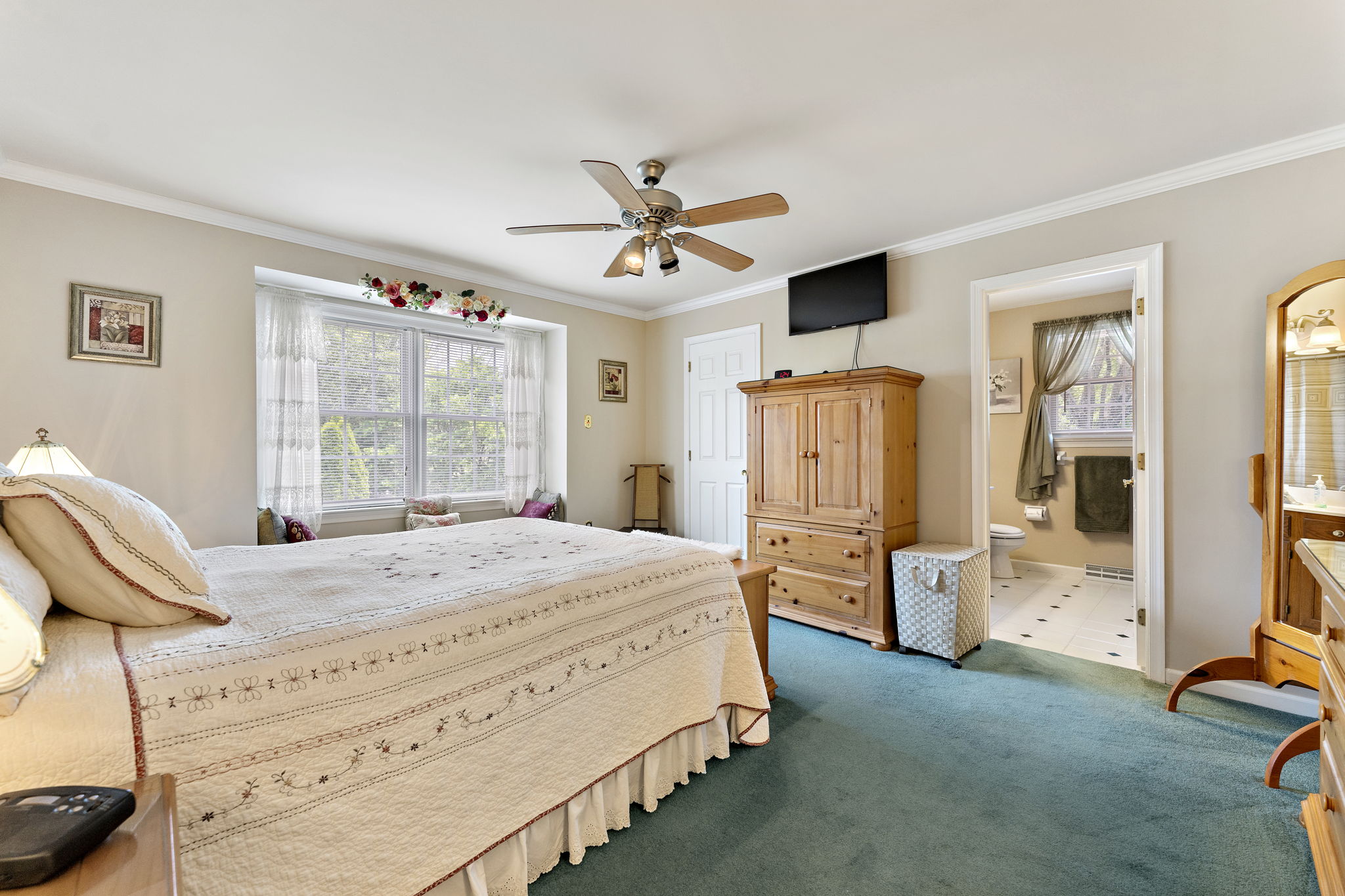 2380 Heather Ln, Gilbertsville, PA 19525 Left Bank REPS