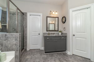 Owner's En-Suite Bath