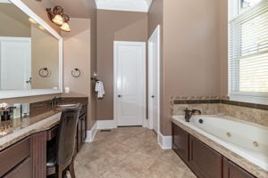 Owner's En-Suite Bath