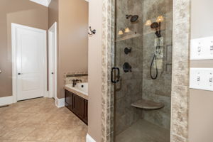 Owner's En-Suite Bath