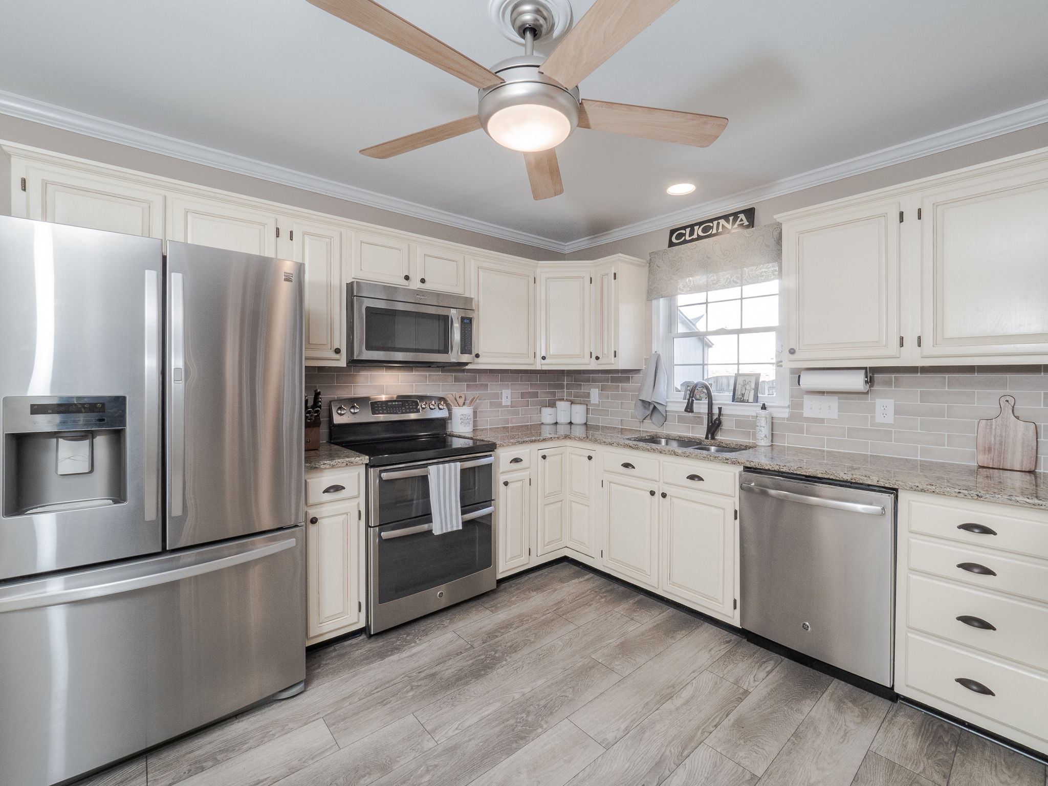 Great home in sought after Apex neighborhood, Buckingham! Picture