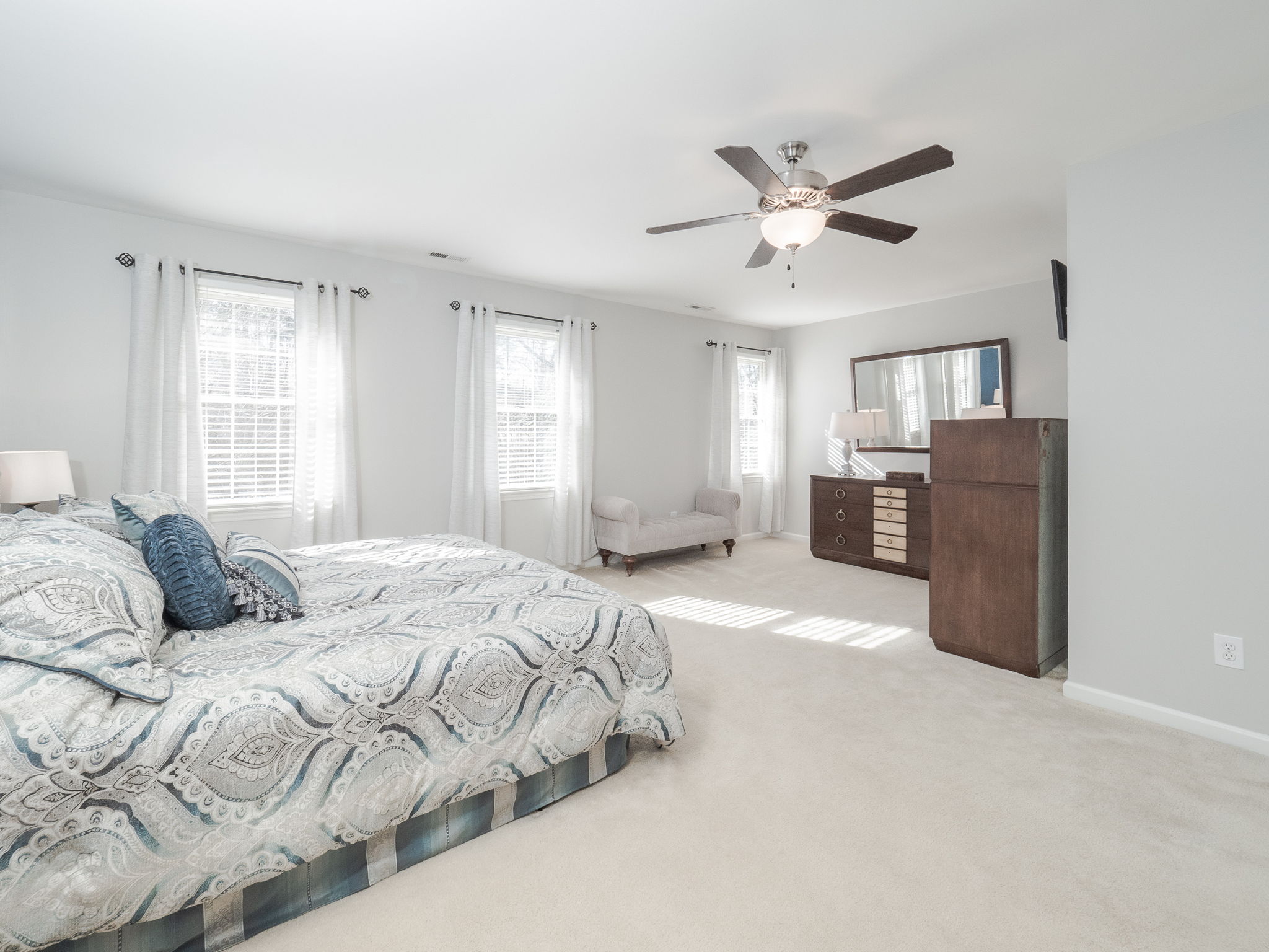 Great home in sought after Apex neighborhood, Buckingham! Picture