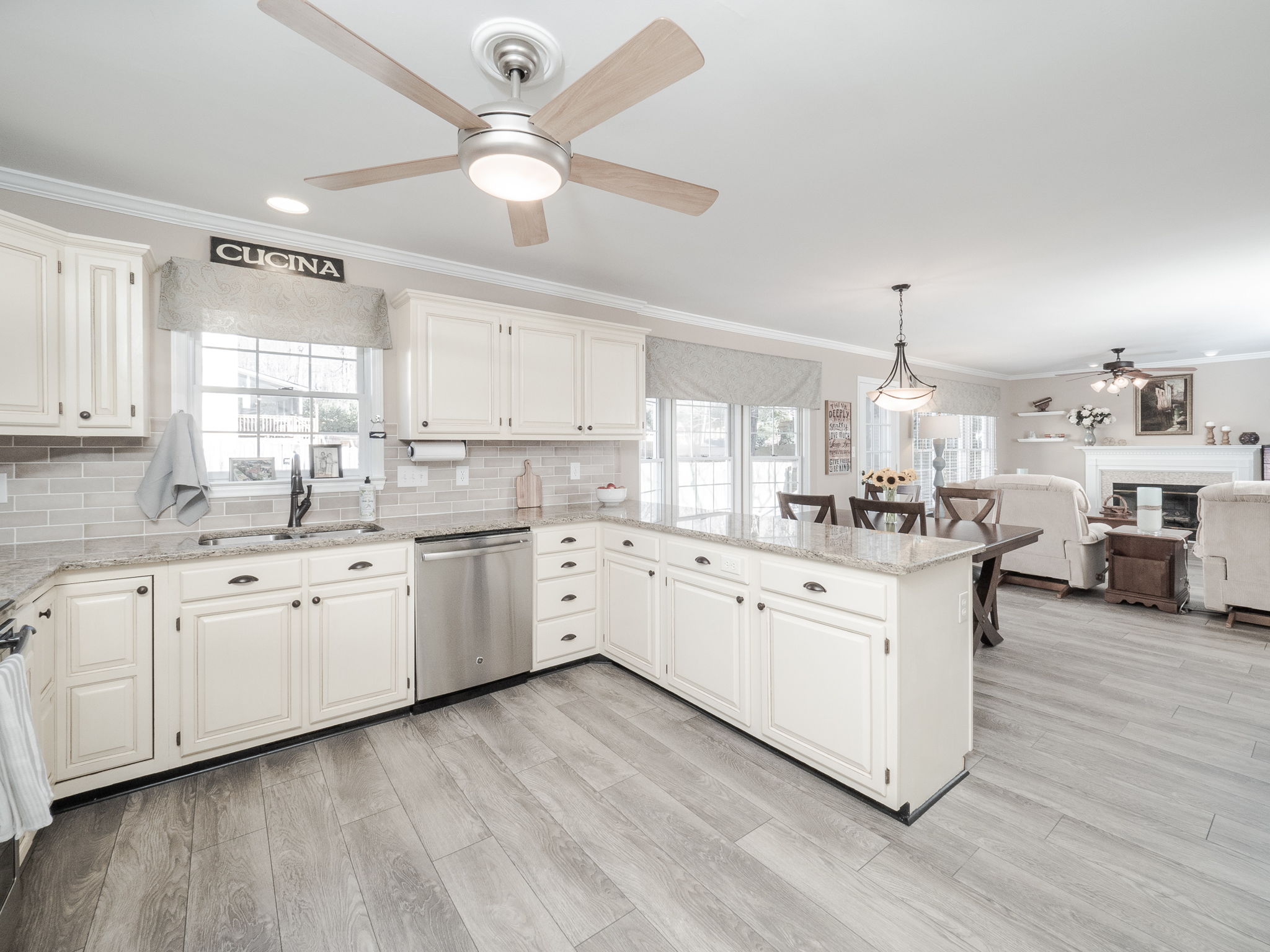 Great home in sought after Apex neighborhood, Buckingham! Picture