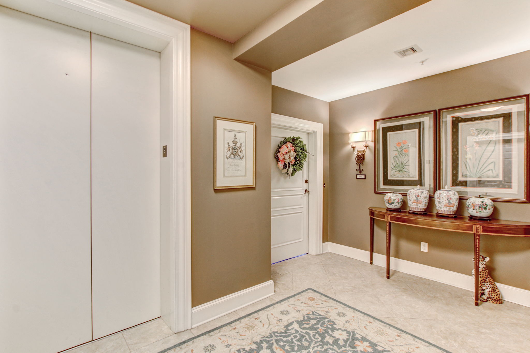 Elevator/Entrance Unit 905
