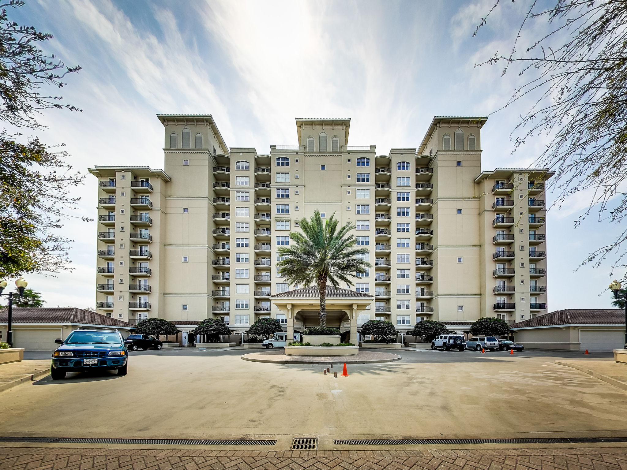Welcome to 2358 Riverside Avenue, Unit 905