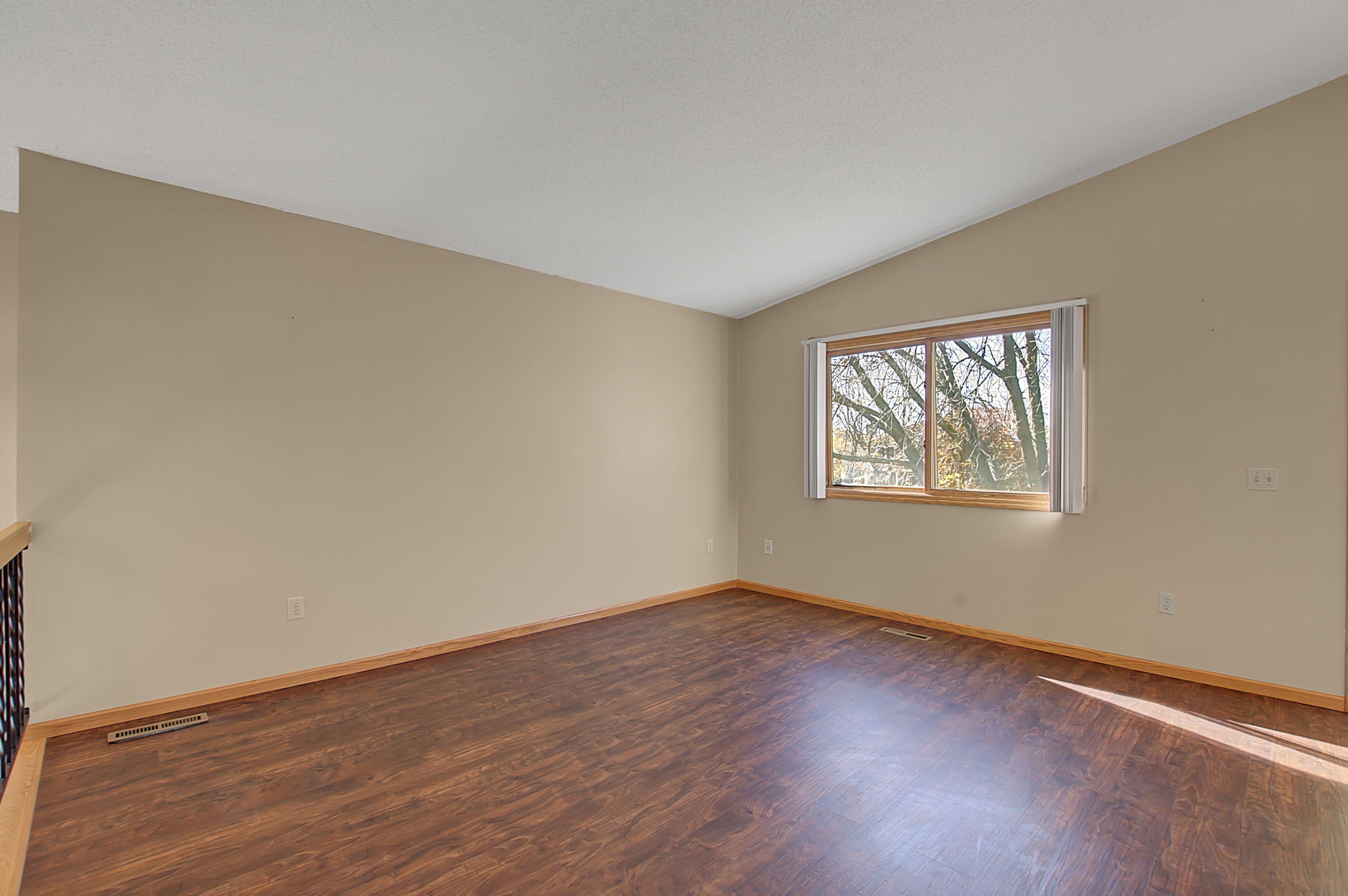 3433 Juliet Dr, Woodbury, MN 55125, US Photo 4