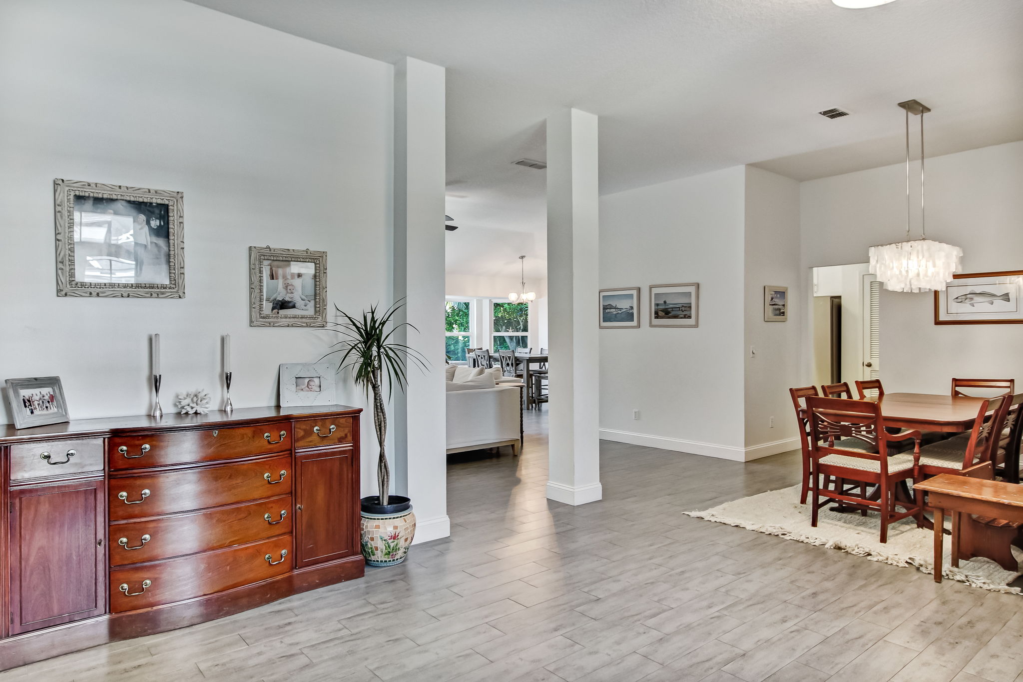 Foyer/Dining Room