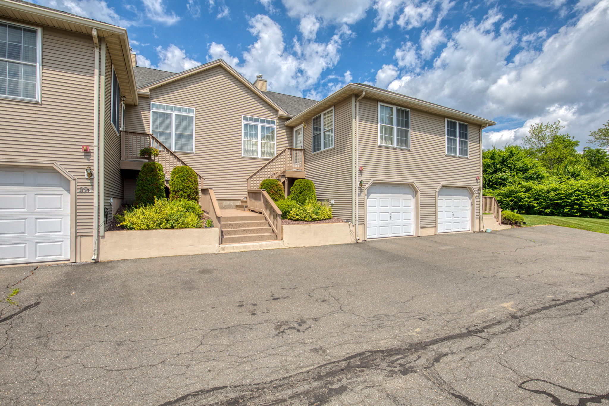 29 Castle Hills Rd, Agawam, MA 01001 Seven Roads Real Estate Media