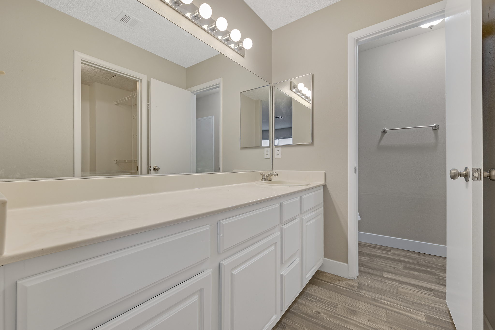546 Chelsea Dr, Henderson, NV 89014, USA Photo 23