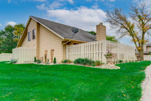 Just look at that beautiful yard and lovely landscaping. Sunbathing, anyone?