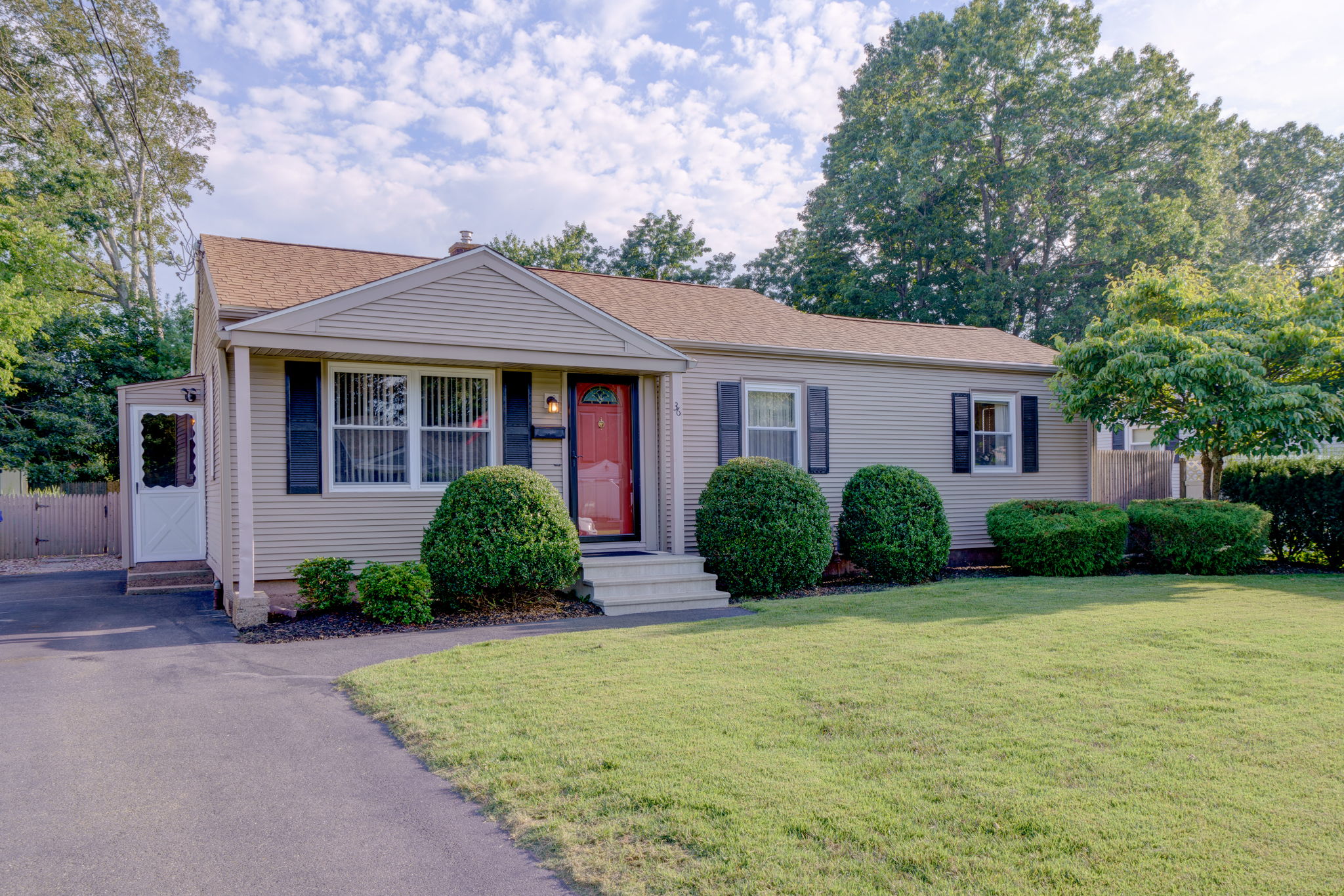 36 Lawncrest Dr, Southington, CT 06489, USA Photo 3