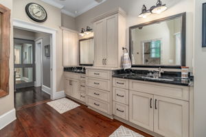 Owner's En-Suite Bath