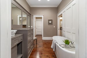 Owner's En-Suite Bath