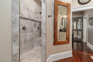 Owner's En-Suite Bath