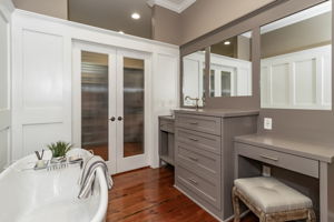 Owner's En-Suite Bath