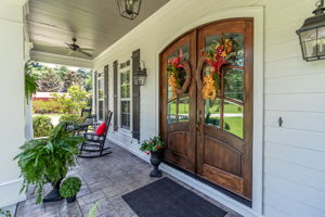 Front Porch/Entrance
