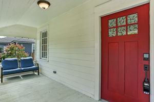 Front Porch/Entrance