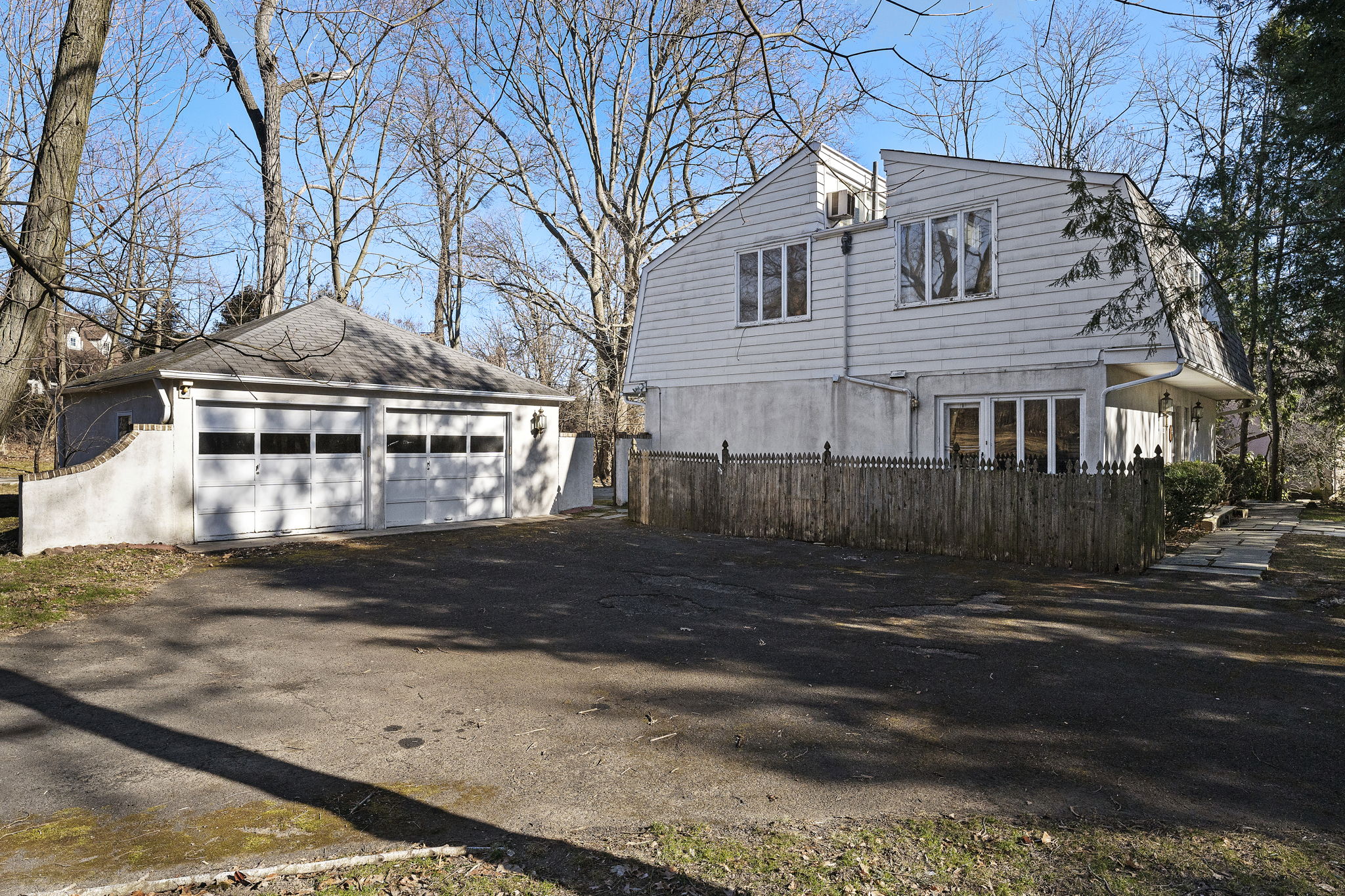 919 Laburnum Ln, Wyncote, PA 19095, US Photo 2