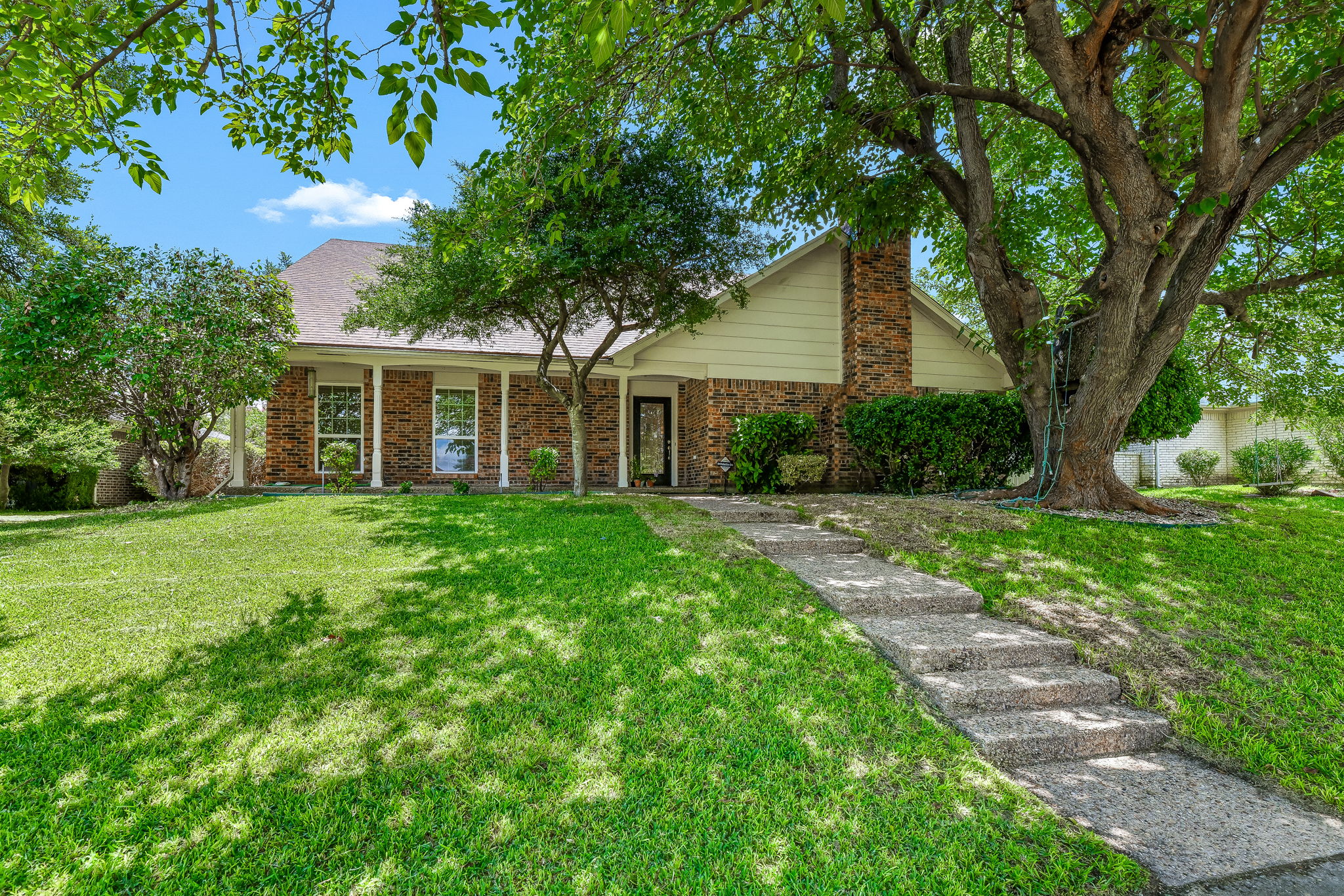 2004 Pleasant Valley Dr, Plano, TX 75023 Picture The Sell