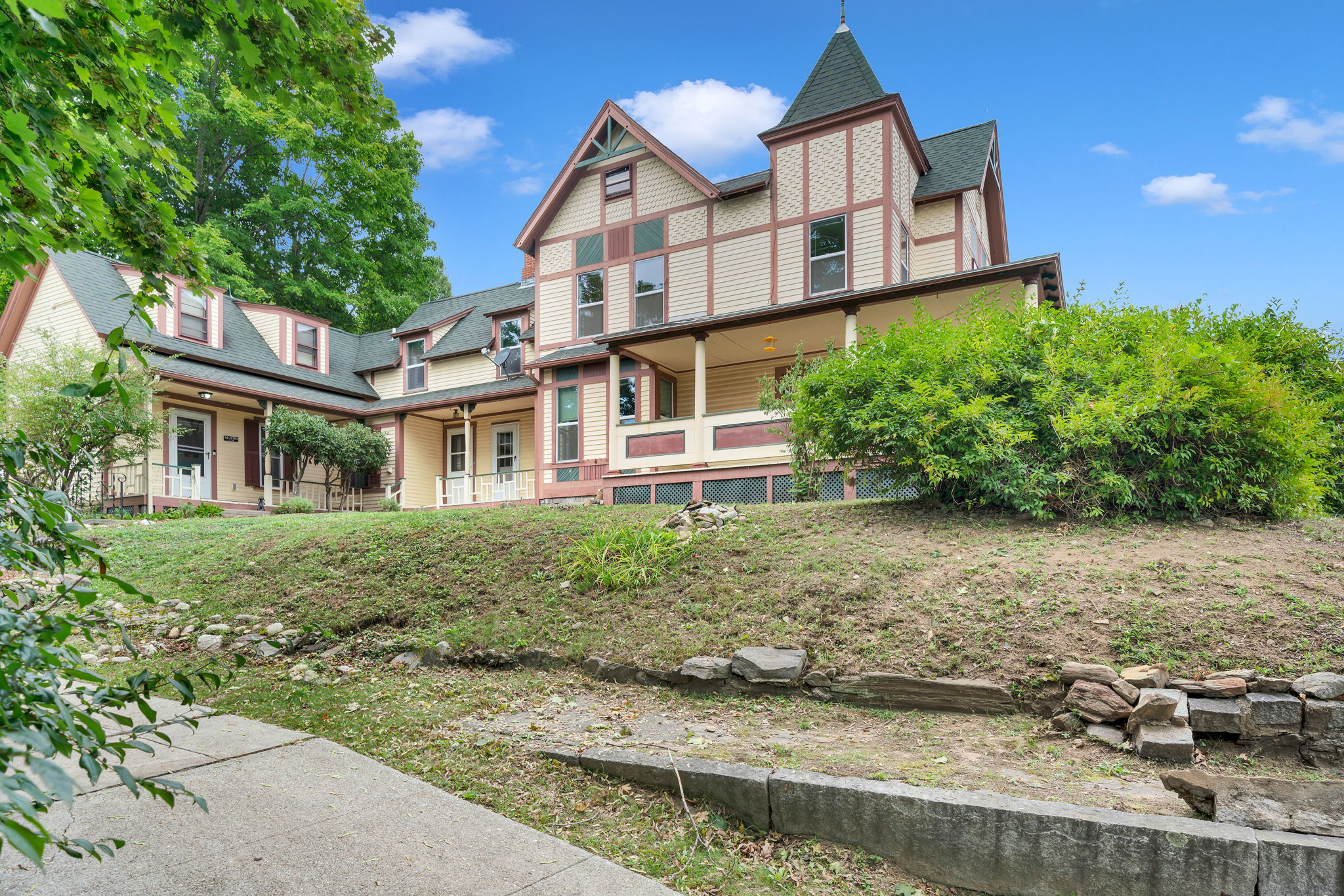 14 Crystal Ave, Derry, NH 03038, US Photo 4