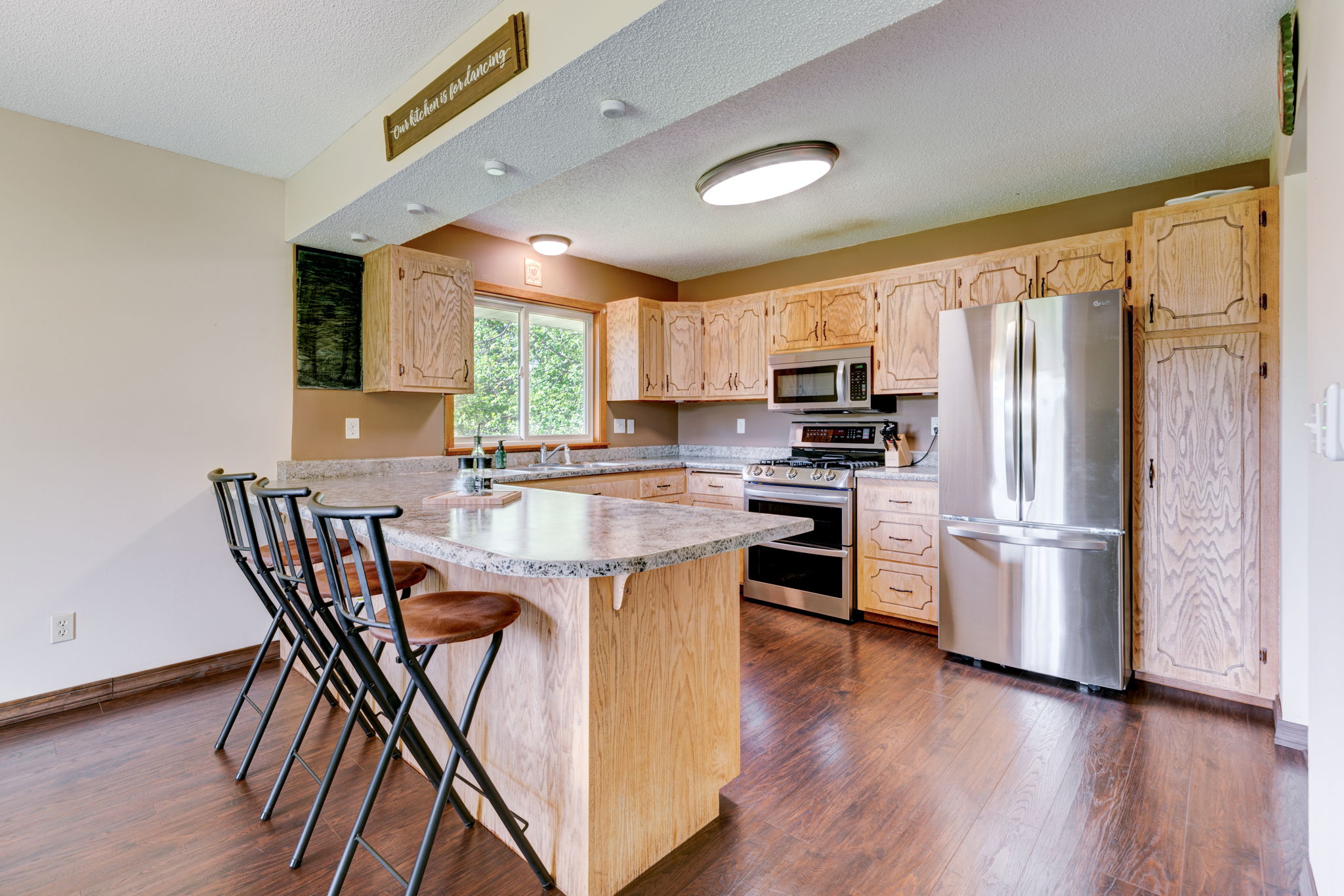 Kitchen/Breakfast Bar