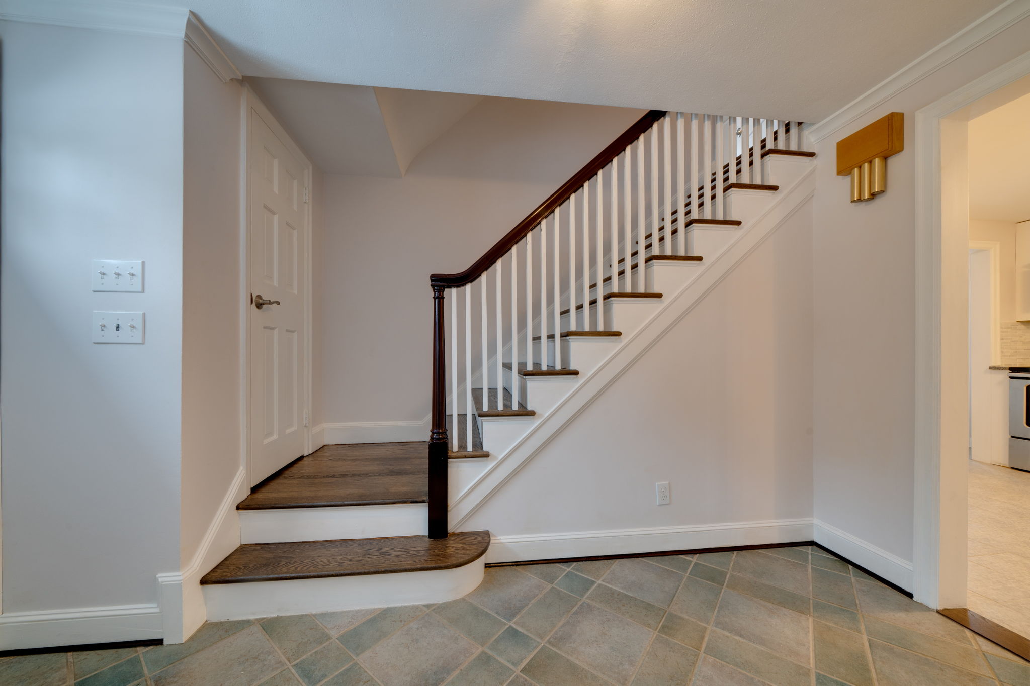 31 Crestwood Rd, West Hartford, CT 06107, US Photo 24