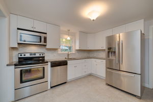 31 Crestwood Rd, West Hartford, CT 06107, US Photo 15
