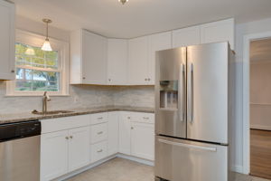 31 Crestwood Rd, West Hartford, CT 06107, US Photo 17