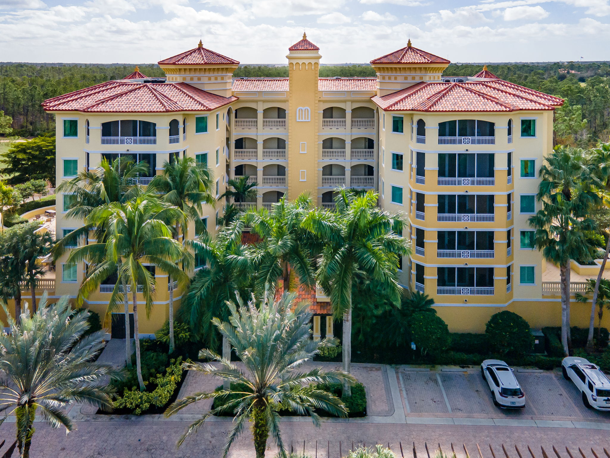 2738 Tiburon Dr B404, Naples, FL 34109 VisualPRO Photography