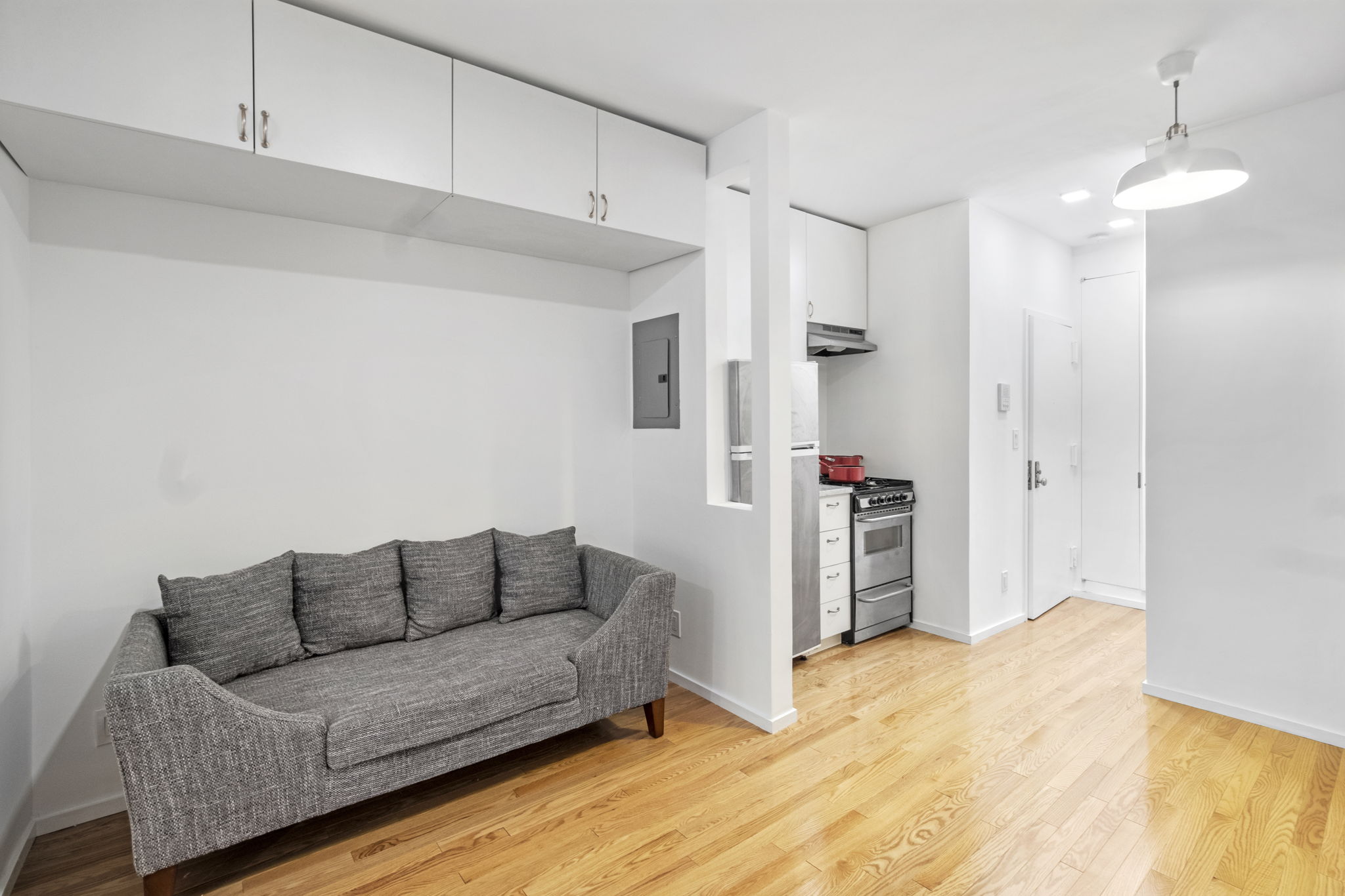 325 W 21st St 12, New York, NY 10011, US Photo 3