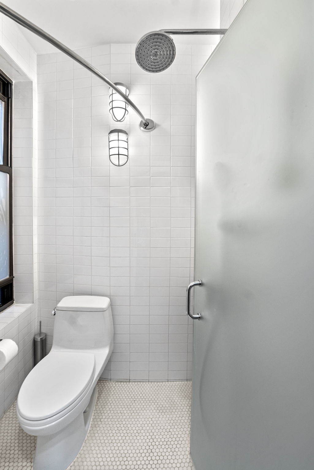 325 W 21st St 12, New York, NY 10011, US Photo 2