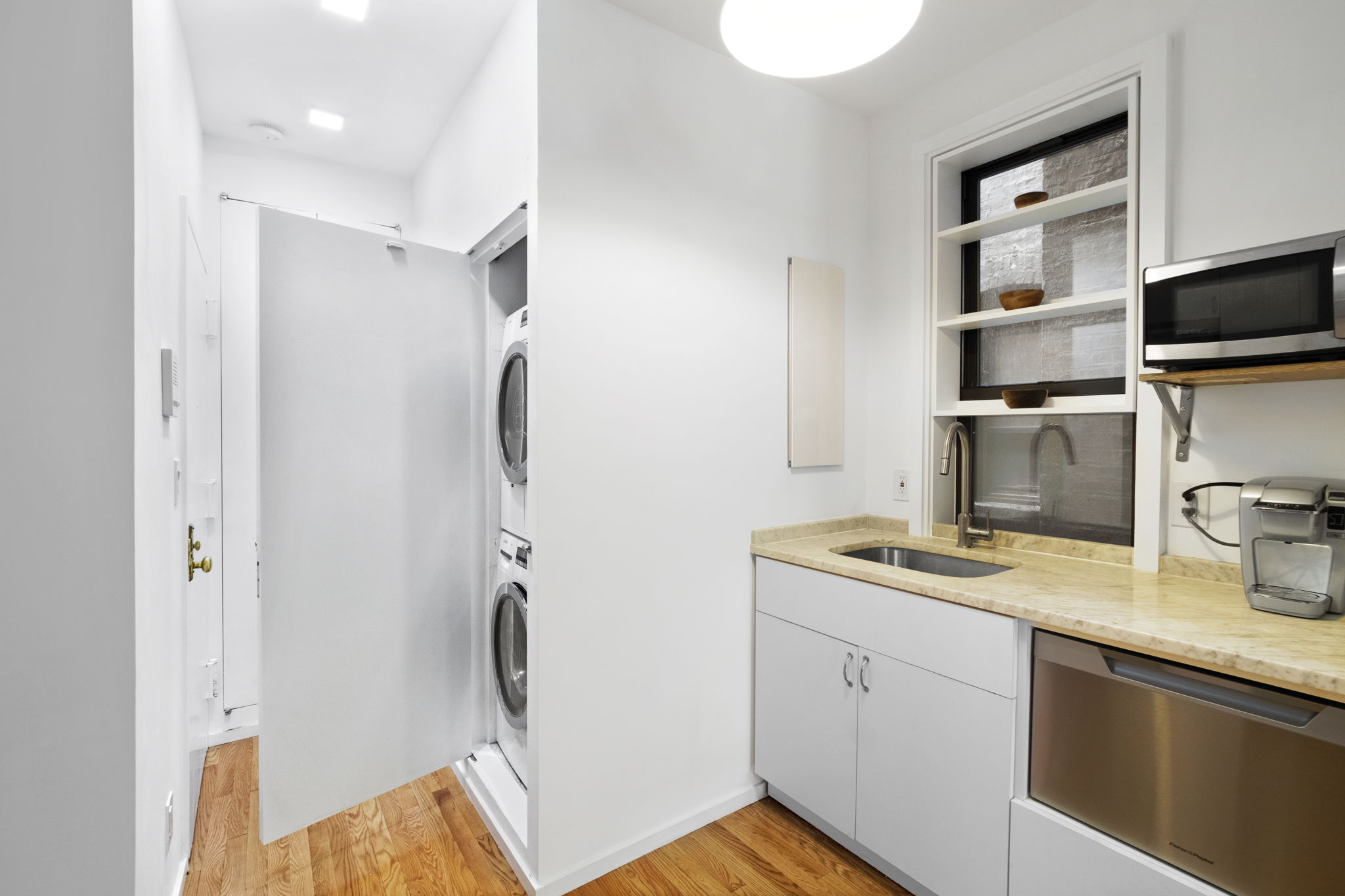 325 W 21st St 12, New York, NY 10011, US Photo 7