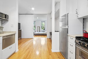 325 W 21st St 12, New York, NY 10011, US Photo 7