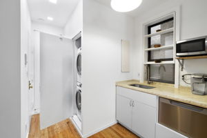 325 W 21st St 12, New York, NY 10011, US Photo 6