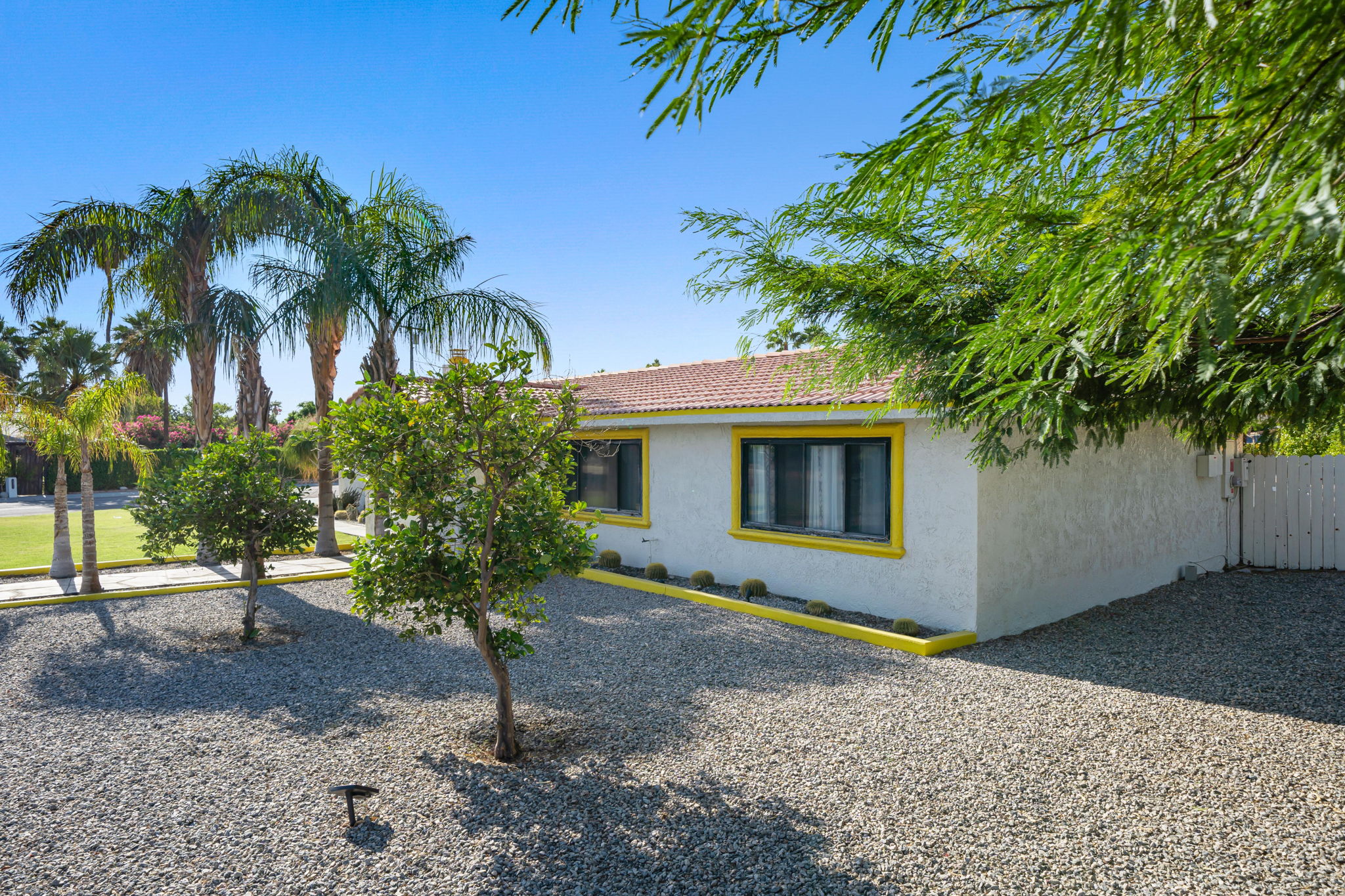 2099 E Racquet Club Rd, Palm Springs, CA 92262, USA Photo 8