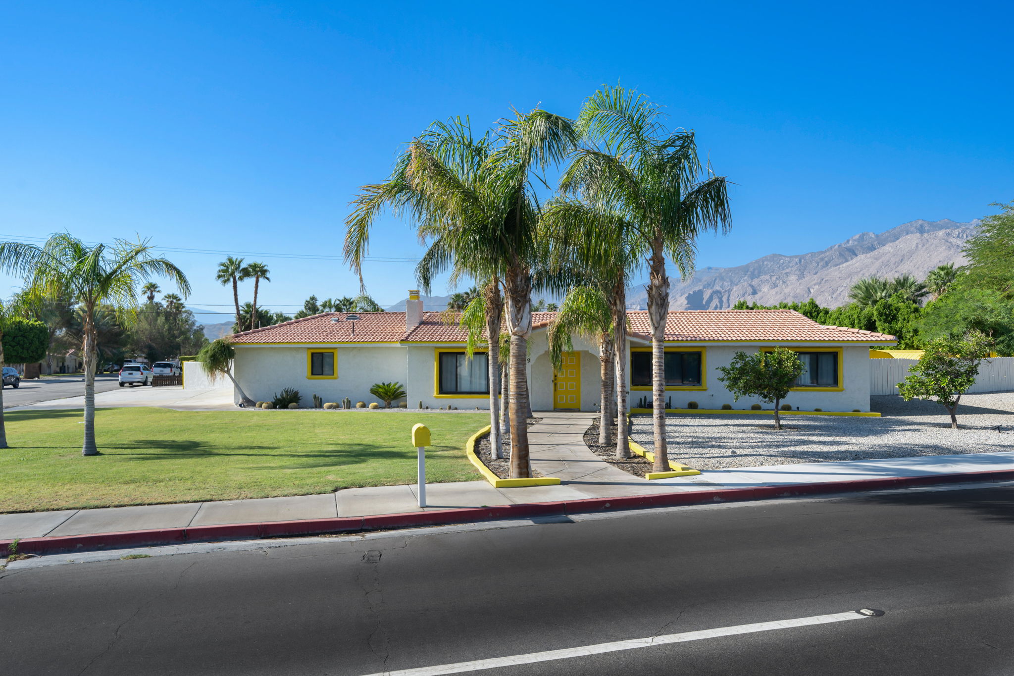 2099 E Racquet Club Rd, Palm Springs, CA 92262, USA Photo 9