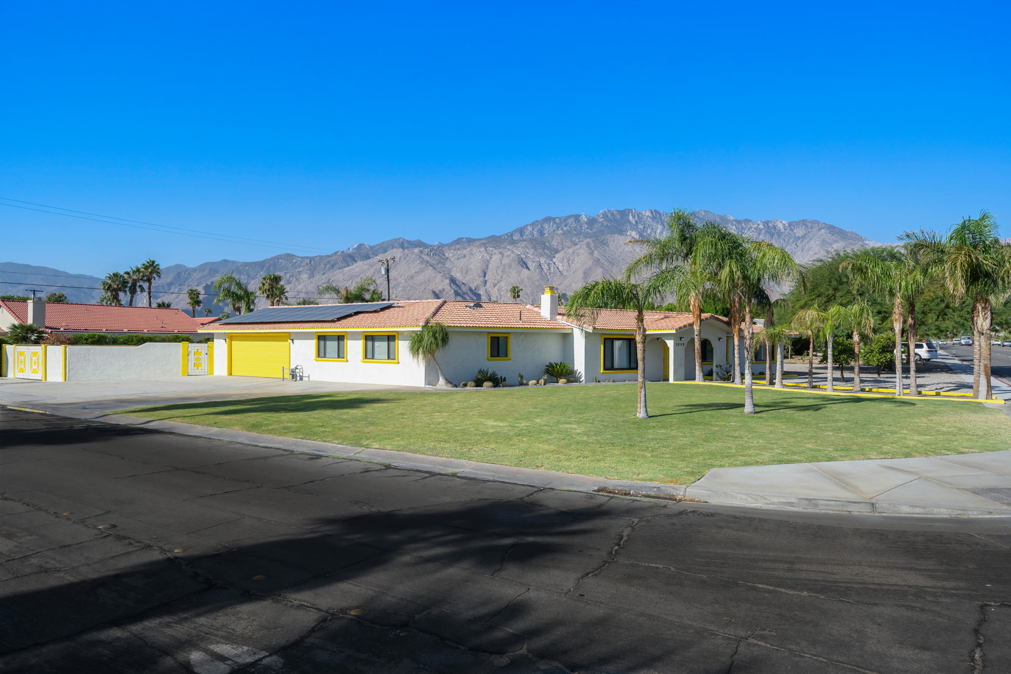 2099 E Racquet Club Rd, Palm Springs, CA 92262, USA Photo 4