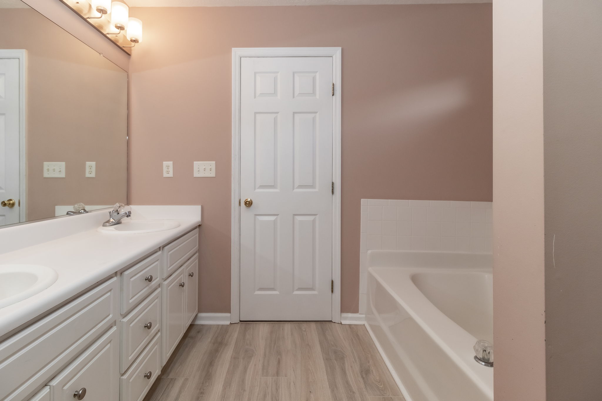 Owner's En-Suite Bath