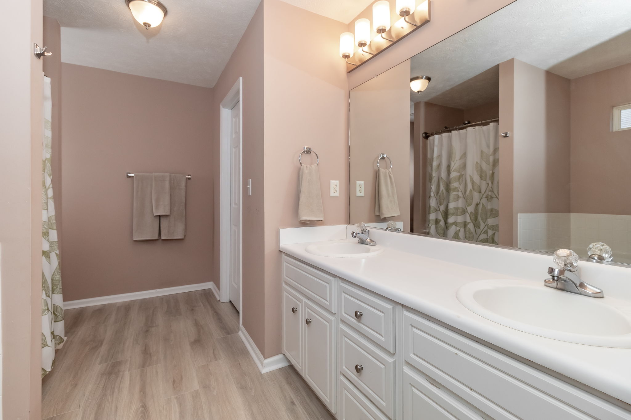 Owner's En-Suite Bath